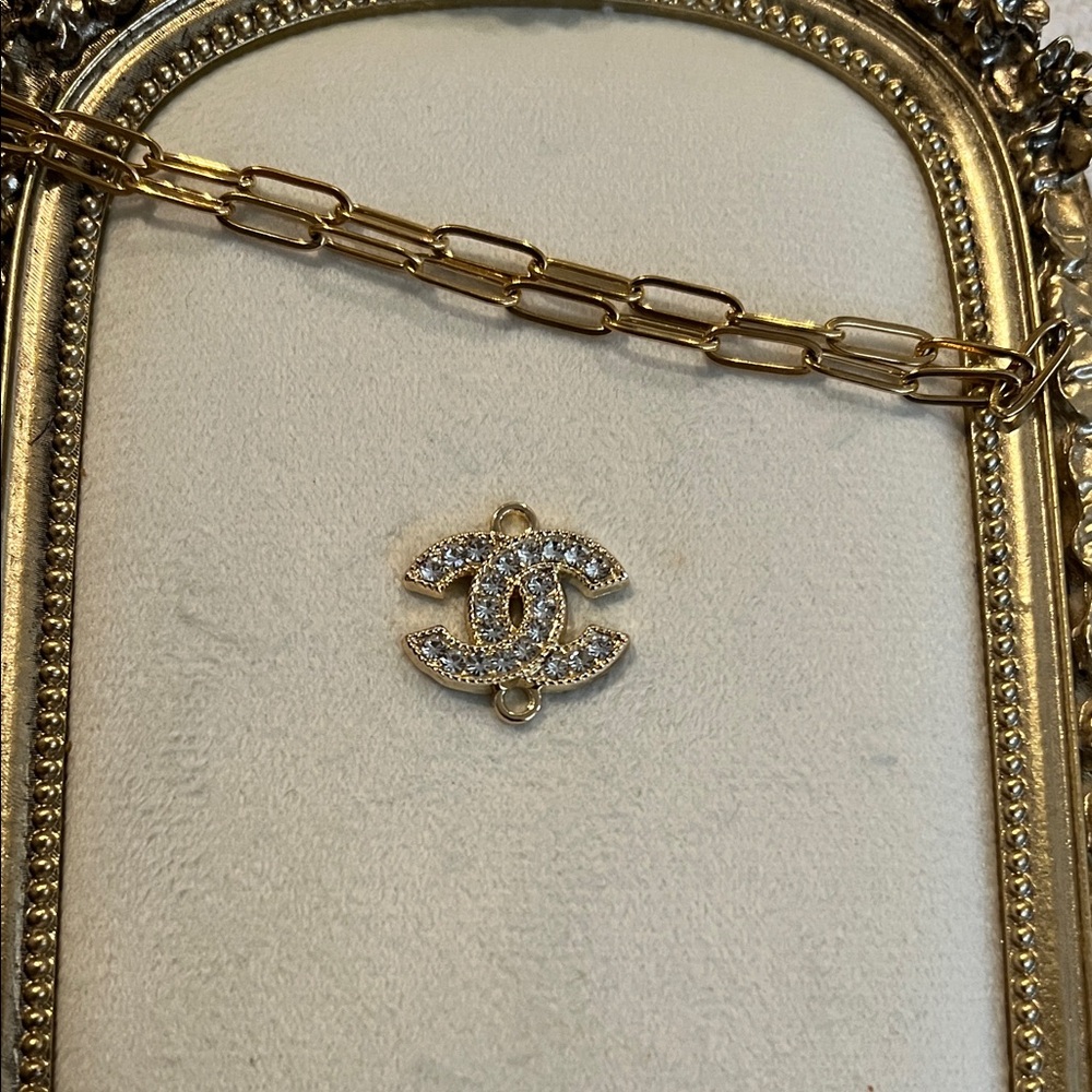 CHANEL Gold crystal connector charm - Picture 1 of 3